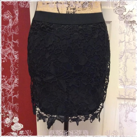 American Eagle Outfitters Dresses & Skirts - 🎈5 for $25🎈NWT Aeo Black Floral Skirt